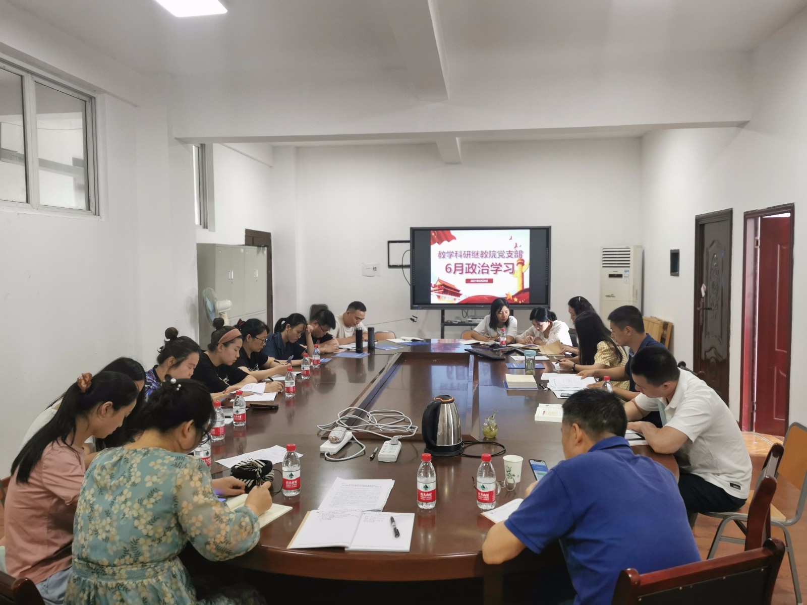 教学科研继教公司党支部6月政治学习.jpg 教学科研继教公司党支部6月政治学习.jpg